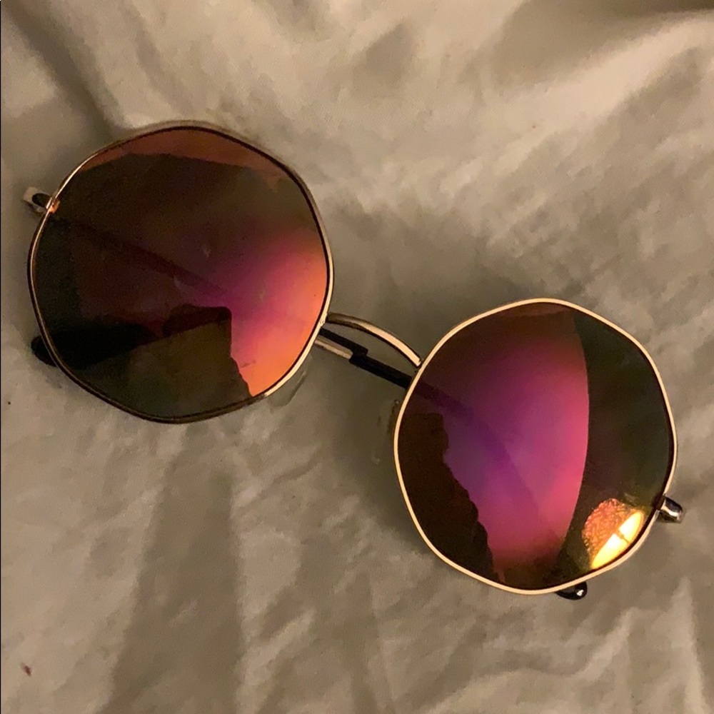 Round pink sunnies